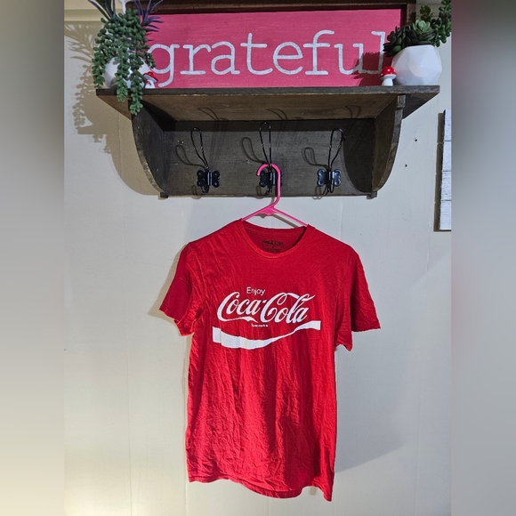 RED COCA-COLA WOMENS MEDIUM SHORT SLEEVE SHIRT - Picture 1 of 3
